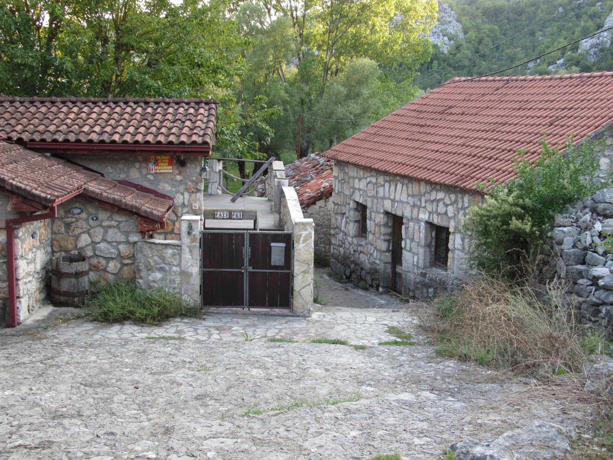 Feel The Karuch Villa Cetinje Bagian luar foto